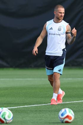 Argentina™s midfielder Alexis Mac Allister takes part in a training session during the 2026 FIFA World Cup football tournament at Sporting KC Training Centre in Kansas City on June 12, 2026 ¨ Photo by Alejandro PAGNI PHOTOxPHOTO KANSAS CITY UNITED STATES Copyright: xALEJANDROxPAGNIx