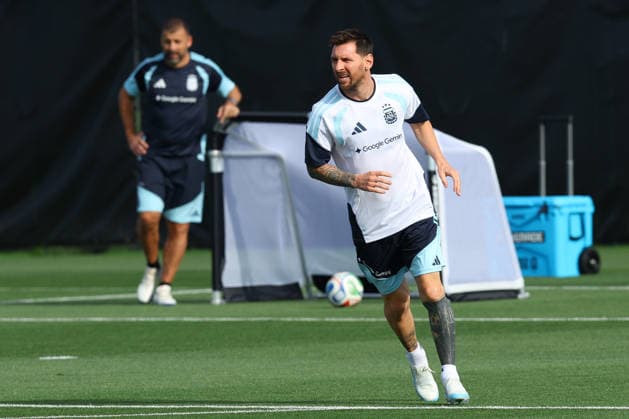 Argentina s forward Lionel Messi takes part in a training session during the 2026 FIFA World Cup football tournament at Sporting KC Training Centre in Kansas City on June 12, 2026 ¨ Photo by Alejandro PAGNI PHOTOxPHOTO KANSAS CITY UNITED STATES Copyright: xALEJANDROxPAGNIx
