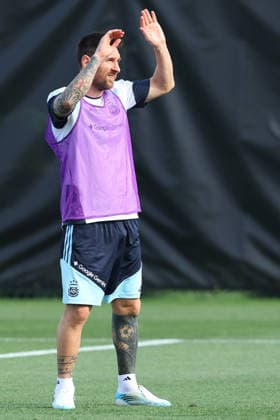 Argentina s forward Lionel Messi gestures during a training session during the 2026 FIFA World Cup football tournament at Sporting KC Training Centre in Kansas City on June 12, 2026 ¨ Photo by Alejandro PAGNI PHOTOxPHOTO KANSAS CITY UNITED STATES Copyright: xALEJANDROxPAGNIx