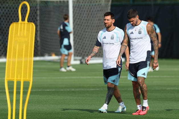 Argentina s forward Lionel Messi L and midfielder Rodrigo De Paul take part in a training session during the 2026 FIFA World Cup football tournament at Sporting KC Training Centre in Kansas City on June 12, 2026 ¨ Photo by Alejandro PAGNI PHOTOxPHOTO KANSAS CITY UNITED STATES Copyright: xALEJANDROxPAGNIx