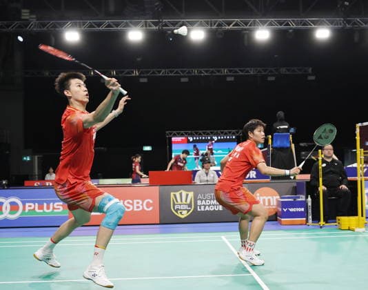 (260613) -- SYDNEY, June 13, 2026 -- Feng Yanzhe (L) Huang Dongping compete during the mixed doubles semifinal match between Feng Yanzhe Huang Dongping of China and Presley Smith Jennie Gai of the United States at the Australian Badminton Open 2026 in Sydney, Australia, June 13, 2026. ) (SP)AUSTRALIA-SYDNEY-BADMINTON-AUSTRALIAN OPEN-MIXED DOUBLES-SEMIFINALS GongxBing 
