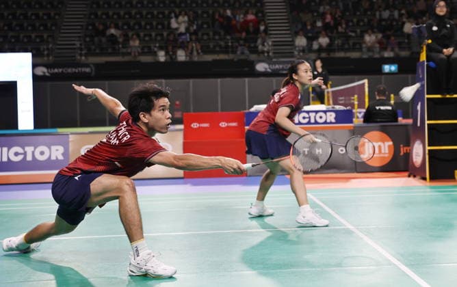 (260613) -- SYDNEY, June 13, 2026 -- Ruttanapak Oupthong (L) Jhenicha Sudjaipraparat comptete during the mixed doubles semifinal match between Guo Xinwa Chen Fanghui of China and Ruttanapak Oupthong Jhenicha Sudjaipraparat of Thailand at the Australian Badminton Open 2026 in Sydney, Australia, June 13, 2026. ) (SP)AUSTRALIA-SYDNEY-BADMINTON-AUSTRALIAN OPEN-MIXED DOUBLES-SEMIFINALS GongxBing 