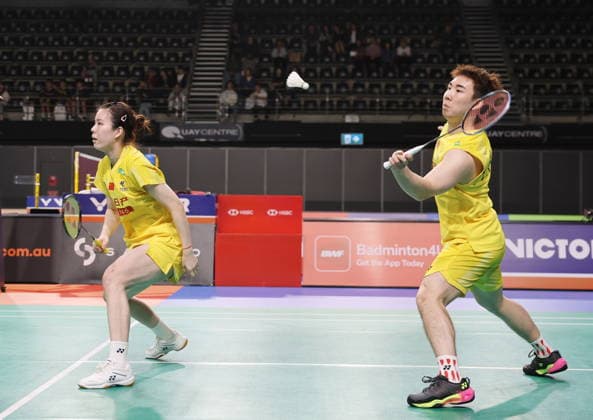 (260613) -- SYDNEY, June 13, 2026 -- Guo Xinwa (R) Chen Fanghui compete during the mixed doubles semifinal match between Guo Xinwa Chen Fanghui of China and Ruttanapak Oupthong Jhenicha Sudjaipraparat of Thailand at the Australian Badminton Open 2026 in Sydney, Australia, June 13, 2026. ) (SP)AUSTRALIA-SYDNEY-BADMINTON-AUSTRALIAN OPEN-MIXED DOUBLES-SEMIFINALS GongxBing 