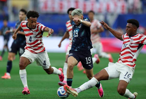 (260613) -- LOS ANGELES, June 13, 2026 -- Tyler Adams (L) and Alex Freeman (R) of the United States vie with Julio Enciso of Paraguay during the group D match between the United States and Paraguay at the 2026 FIFA World Cup, WM, Weltmeisterschaft, Fussball at Los Angeles Stadium in Los Angeles, the United States, June 12, 2026. ) (SP)U.S.-LOS ANGELES-FOOTBALL-FIFA WORLD CUP-GROUP D-USA VS PRY BaixXuefei 