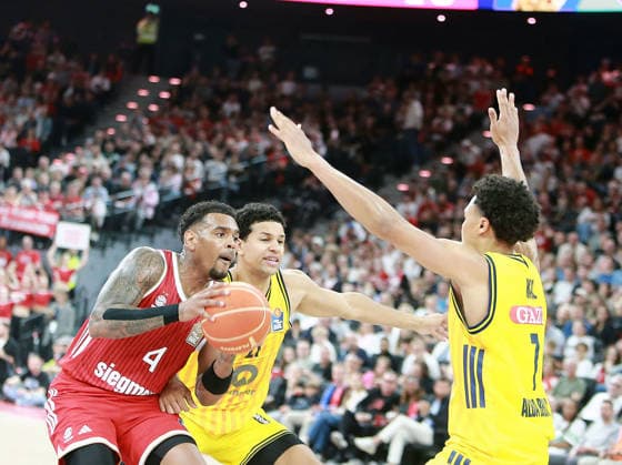 from left front Xavier RATHAN MAYES Muenchen , Jack KAYIL Berlin , Basketball, He Bundesliga, 2025 26, Final 1 match, FC Bayern Basketball vs Alba Berlin, SAP Garden, 12 06 26, Copyright: WolfgangxFehrmann