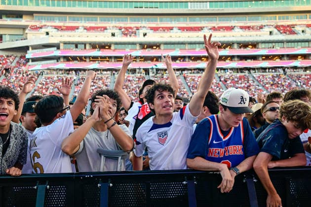 FIFA Fan Festival Opens In Los Angeles During FIFA World Cup, WM, Weltmeisterschaft, Fussball 2026 Fans look on during the United States vs Paraguay match at the FIFA Fan Festival during the FIFA World Cup 2026 in Los Angeles, California, on June 12, 2026. The Fan Festival features live entertainment, interactive activities, food and beverage offerings, and public match viewing areas for supporters throughout the tournament. Los Angeles California United States  Copyright: xWestonxHancockx originalFilename:hancock-cafifafa260612_np1K2.jpg