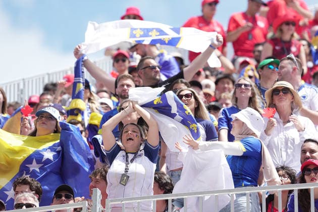 12.06.2026, Toronto Stadium, Toronto, CAN, WM FIFA 2026, Vorrunde, Kanada vs Bosnien-Herzegowina, im Bild Bosnische Fans auf den Tribünen in Toronto. (Photo by Hasan Bratic DeFodi Images) - *** 12 06 2026, Toronto Stadium, Toronto, CAN, FIFA 2026 World Cup, preliminary round, Canada vs Bosnia and Herzegovina, pictured Bosnian fans in the stands in Toronto Photo by Hasan Bratic DeFodi Images