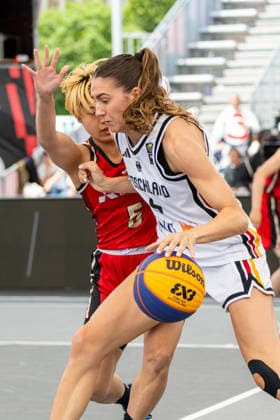 BASKETBALL - FIBA 3x3 World Tour VIENNA,AUSTRIA,13.JUN.26 - BASKETBALL - FIBA 3x3 World Tour. Image shows Fuyuko Takahashi (Mitsubishi Electric) and Marie Reichert (GER).  GEPAxpictures xPhilippxBrem