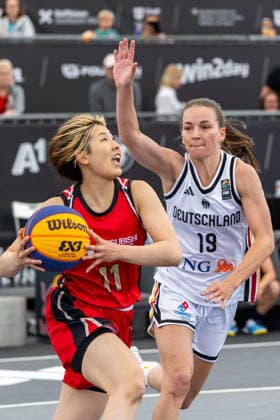 BASKETBALL - FIBA 3x3 World Tour VIENNA,AUSTRIA,13.JUN.26 - BASKETBALL - FIBA 3x3 World Tour. Image shows Yurin Yamamoto (Mitsubishi Electric) and Britta Daub (GER).  GEPAxpictures xPhilippxBrem
