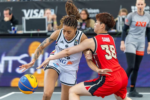 BASKETBALL - FIBA 3x3 World Tour VIENNA,AUSTRIA,13.JUN.26 - BASKETBALL - FIBA 3x3 World Tour. Image shows Ama Degbeon (GER) and Chihiro Sawa (Mitsubishi Electric).  GEPAxpictures xPhilippxBrem