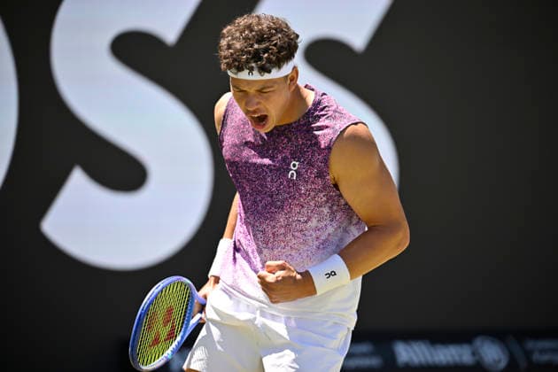 Ben Shelton USA cheers, joy, emotion, emotional, jubilant, lucky, happy, tennis men BOSS Open ATP 250 Stuttgart 2026 Weissenhof BOSS Open ATP 250 Stuttgart 2026