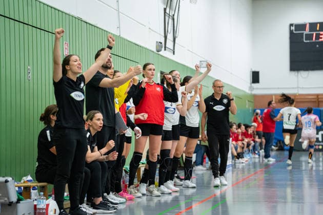 U20 Womens National Team Germany GER vs U20 Womens National Team Spain SPA , Handball, Four Nations Tournament, 13 6 2026, Season 2025 2026, Hannover The team of the U20 Womens National Team Germany GER cheers after a parade Hannover Sporthalle IGS Badenstedt Germany