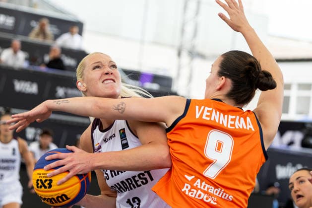 BASKETBALL - FIBA 3x3 World Tour VIENNA,AUSTRIA,13.JUN.26 - BASKETBALL - FIBA 3x3 World Tour. Image shows Marta Miscenko (Rapid Bucharest) and Iris Vennema (NED).  GEPAxpictures xPhilippxBrem