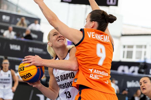 BASKETBALL - FIBA 3x3 World Tour VIENNA,AUSTRIA,13.JUN.26 - BASKETBALL - FIBA 3x3 World Tour. Image shows Marta Miscenko (Rapid Bucharest) and Iris Vennema (NED).  GEPAxpictures xPhilippxBrem