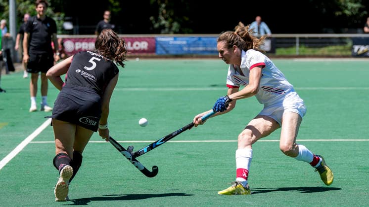 from left Laurentien Vogelmann HCL, 5 , Fanny Rinne Cihlar TSVMH, 30 , duel, duel, tackle, tackling, dynamics, action, action, 13 06 2026, Mannheim Germany , Hockey, 2 Bundesliga, Group South, Women, TSV Mannheim HC Ludwigsburg xozx