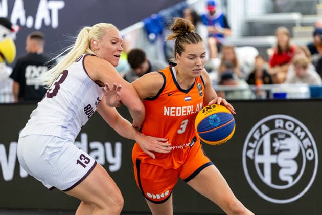 BASKETBALL - FIBA 3x3 World Tour VIENNA,AUSTRIA,13.JUN.26 - BASKETBALL - FIBA 3x3 World Tour. Image shows Marta Miscenko (Rapid Bucharest) and Hennie van Schaik (NED).  GEPAxpictures xPhilippxBrem