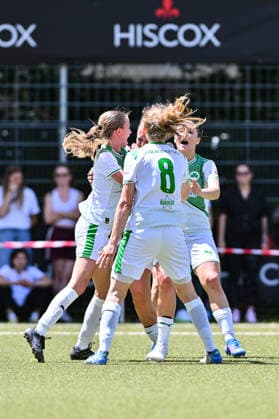 HISCOX Verbandspokal SC Amicitia München SpVgg Greuther Fürth 13 06 2026 MUNICH, GERMANY 13 June The Fürth women cheer after Luisa WÖLFEL scores to make it 0 1 SpVgg Greuther Fürth 10 Goal scorer Happy during the match between SC Amicitia München and SpVgg Greuther Fürth in the final of the HISCOX Verbandspokal at the SC Amicitia sports complex Copyright: xBEAUTIFULxSPORTS Goldbergx