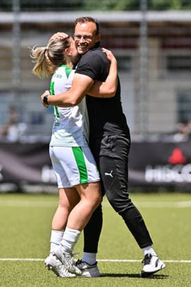 HISCOX Verbandspokal SC Amicitia München SpVgg Greuther Fürth 13 06 2026 MUNICH, GERMANY 13 June The Fürth team cheers after Luisa WÖLFEL SpVgg Greuther Fürth 10 Scorer Happy during the match between SC Amicitia München and SpVgg Greuther Fürth in the final of the HISCOX Verbandspokal at the SC Amicitia sports complex Daniela BALDA SpVgg Greuther Fürth 11 and Felix BERNHARD Copyright: xBEAUTIFULxSPORTS Goldbergx