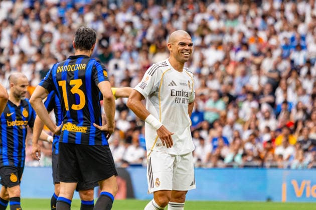 ESP Corazon Classic Match 2026 Real Madrid Leyendasv Inter Legends Pepe of Real Madrid Leyendas during Corazon Classic Match 2026 between Real Madrid Leyendas v Inter Legends played at Santiago Bernabeu Stadium, Madrid on June 13, 2026 in Spain Madrid Spain Futbol Copyright: xAlbaxPachecox xAgenciaxLOFx