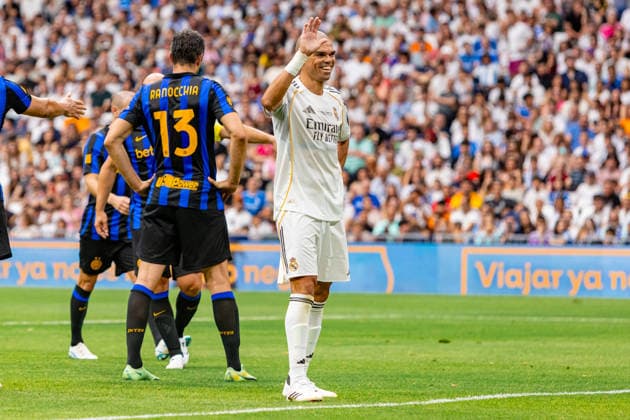 ESP Corazon Classic Match 2026 Real Madrid Leyendasv Inter Legends Pepe of Real Madrid Leyendas during Corazon Classic Match 2026 between Real Madrid Leyendas v Inter Legends played at Santiago Bernabeu Stadium, Madrid on June 13, 2026 in Spain Madrid Spain Futbol Copyright: xAlbaxPachecox xAgenciaxLOFx
