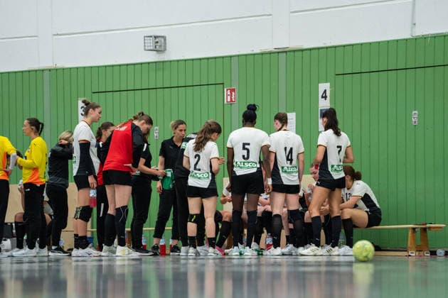 U20 Womens National Team Germany GER vs U20 Womens National Team Spain SPA , Handball, Four Nations Tournament, 13 6 2026, Season 2025 2026, Hanover The U20 Womens National Team Germany GER during a time-out Hanover Sports Hall IGS Badenstedt Germany