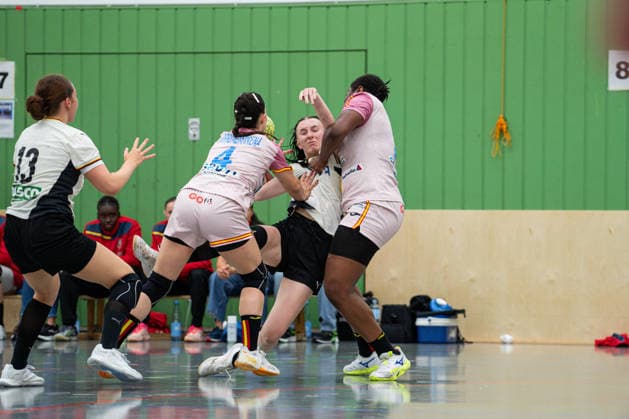 U20 Women National Team Germany GER vs U20 Women National Team Spain SPA , Handball, Four Nations Tournament, 13 6 2026, Season 2025 2026, Hannover Lisa Lammich Germany U20 Women, 11, playing at HC Leipzig is defended by Libe Arruabarrena Gaztanazpi Spain U20 Women, 04 and Kelly Nnonzie Fonkeng Mfotiog Spain U20 Women, 03 Hannover Sporthalle IGS Badenstedt Germany