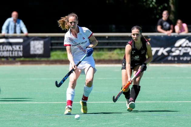 v li Fanny Rinne Cihlar TSVMH, 30 , Antonia Teskay HCL, 21 , duel, duel, tackle, tackling, dynamics, action, action, 13 06 2026, Mannheim Germany , Hockey, 2 Bundesliga, Group South, Women, TSV Mannheim HC Ludwigsburg xozx