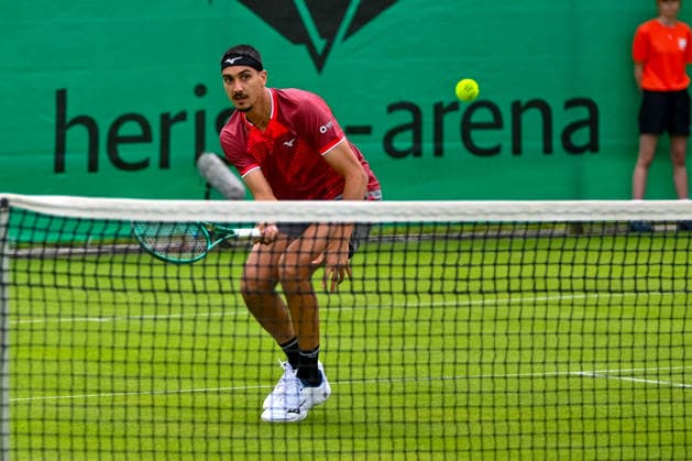 Lorenzo Sonego Italy at the net TERRA WORTMANN Open 2026, Tennis, ATP 500, Tournament, Qualification, 13 06 2026, TERRA WORTMANN Open 2026, Tennis, ATP 500, Tournament, Qualification, 13 06 2026 Halle Copyright: xEibner-Pressefoto RobertxGertzenx EP_RGN