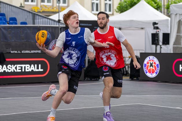 duel between Frederic Kraass Team New Delhi, 51 and Hugo Suhard Team Toulouse, 40 Innside 3x3 Circus, basketball, group phase, D Sports, 13 06 2026 Innside 3x3 Circus, basketball, group phase, D Sports, 13 06 2026 Duesseldorf Copyright: xEibner-Pressefoto ThomasxHaeslerx EP_THR