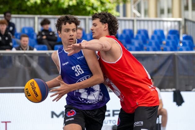 duel between Elias Koeppen Team New Delhi, 38 and Jules Rambaut Team Toulouse, 0 Innside 3x3 Circus, basketball, group phase, D Sports, 13 06 2026 Innside 3x3 Circus, basketball, group phase, D Sports, 13 06 2026 Duesseldorf Copyright: xEibner-Pressefoto ThomasxHaeslerx EP_THR