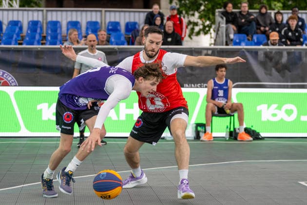 Duel between Emil Schumacher Team New Delhi, 58 and Hugo Suhard Team Toulouse, 40 Innside 3x3 Circus, basketball, group phase, D Sports, 13 06 2026 Innside 3x3 Circus, basketball, group phase, D Sports, 13 06 2026 Duesseldorf Copyright: xEibner-Pressefoto ThomasxHaeslerx EP_THR