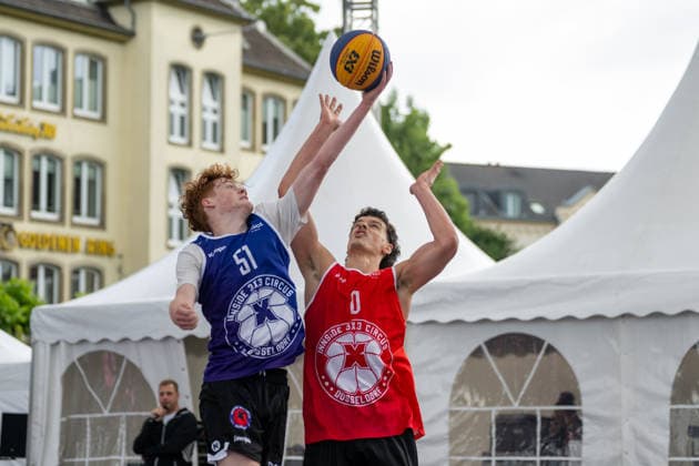 duel between Frederic Kraass Team New Delhi, 51 and Jules Rambaut Team Toulouse, 0 Innside 3x3 Circus, basketball, group phase, D Sports, 13 06 2026 Innside 3x3 Circus, basketball, group phase, D Sports, 13 06 2026 Duesseldorf Copyright: xEibner-Pressefoto ThomasxHaeslerx EP_THR