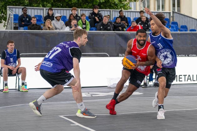 Duel between Marvin Momo Heckel Team Bochum, 34 and Emanuel Aloys Mpacko Team Hannover, 31 Innside 3x3 Circus, Basketball, Group Phase, D Sports, 13 06 2026 Innside 3x3 Circus, Basketball, Group Phase, D Sports, 13 06 2026 Duesseldorf Copyright: xEibner-Pressefoto ThomasxHaeslerx EP_THR