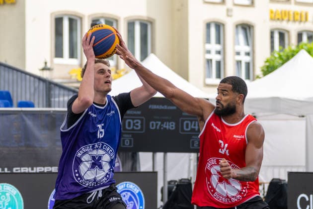 Duel between Tristan Elias Kuska Team Hannover, 15 and Marvin Momo Heckel Team Bochum, 34 Innside 3x3 Circus, basketball, group phase, D Sports, 13 06 2026 Innside 3x3 Circus, basketball, group phase, D Sports, 13 06 2026 Duesseldorf Copyright: xEibner-Pressefoto ThomasxHaeslerx EP_THR