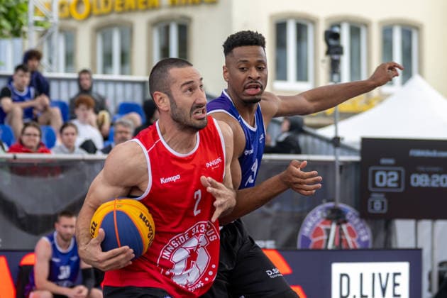 Duel between Milos Jovanovic Team Bonn, 02 and Lagio Grantsaan, Team Twente, 23 Innside 3x3 Circus, basketball, group phase, D Sports, 13 06 2026 Innside 3x3 Circus, basketball, group phase, D Sports, 13 06 2026 Duesseldorf Copyright: xEibner-Pressefoto ThomasxHaeslerx EP_THR