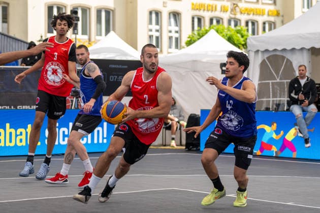 Duel between Milos Jovanovic Team Bonn, 02 and Sam Ghamari Team Twente, 42 Innside 3x3 Circus, Basketball, Group stage, D Sports, 13 06 2026 Innside 3x3 Circus, Basketball, Group stage, D Sports, 13 06 2026 Duesseldorf Copyright: xEibner-Pressefoto ThomasxHaeslerx EP_THR