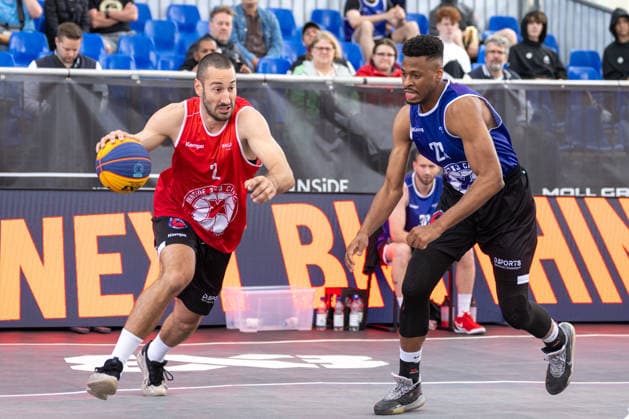 Duel between Milos Jovanovic Team Bonn, 02 and Lagio Grantsaan Team Twente, 23 Innside 3x3 Circus, basketball, group phase, D Sports, 13 06 2026 Innside 3x3 Circus, basketball, group phase, D Sports, 13 06 2026 Duesseldorf Copyright: xEibner-Pressefoto ThomasxHaeslerx EP_THR