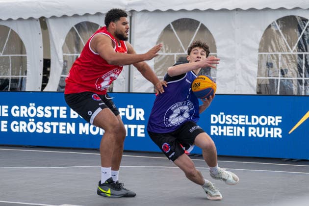 Duel between Calvin Poulina Team Utrecht, 05 and Bela Doleviczenyi Team Brisbane, 33 Innside 3x3 Circus, Basketball, Group Stage, D Sports, 13 06 2026 Innside 3x3 Circus, Basketball, Group Stage, D Sports, 13 06 2026 Duesseldorf Copyright: xEibner-Pressefoto ThomasxHaeslerx EP_THR