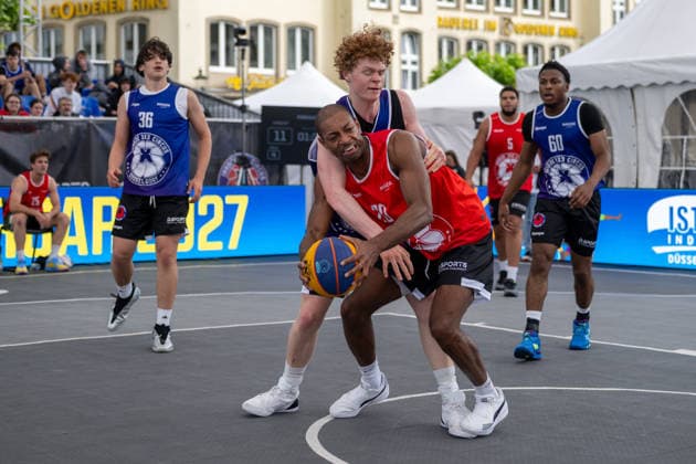 Duel between Tristan Gutersohn Team Brisbane, 35 and Nesta Agasi Team Utrecht, 20 Innside 3x3 Circus, Basketball, Group Phase, D Sports, 13 06 2026 Innside 3x3 Circus, Basketball, Group Phase, D Sports, 13 06 2026 Duesseldorf Copyright: xEibner-Pressefoto ThomasxHaeslerx EP_THR