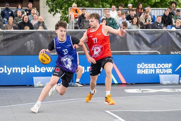 Duel between Bela Doleviczenyi Team Brisbane, 33 and Bart van Schaik Team Utrecht, 27 Innside 3x3 Circus, Basketball, Group Stage, D Sports, 13 06 2026 Innside 3x3 Circus, Basketball, Group Stage, D Sports, 13 06 2026 Duesseldorf Copyright: xEibner-Pressefoto ThomasxHaeslerx EP_THR