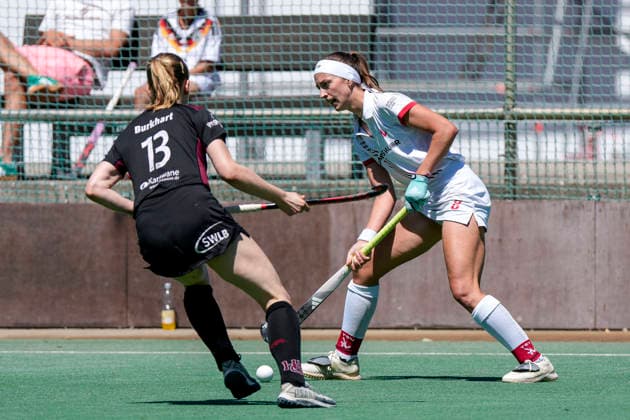 v li Sina Burkhart HCL, 13 , Johanna Mühl TSVMH, 8 , duel, duel, tackle, tackling, dynamics, action, action, 13 06 2026, Mannheim Germany , Hockey, 2 Bundesliga, Group South, Women, TSV Mannheim HC Ludwigsburg xozx