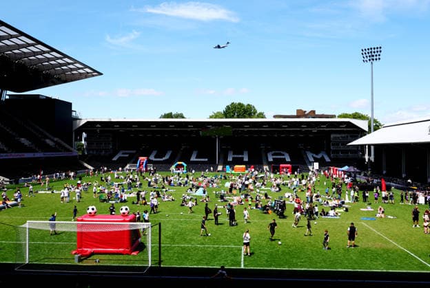 Trooping the Colour flypast seen during Fulham FC Picnic on the Pitch 2026. Fulham FC Picnic on the Pitch, Day One, Football, Craven Cottage, London - 13 Jun 2026London Craven Cottage United Kingdom  Copyright: xJamesxMarsh Shutterstockx 16924169ck