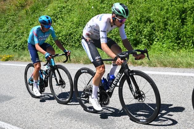Tour Auvergne - Rhone-Alpes 2026 Stage 7 GRAND COLOMBIER, FRANCE - JUNE 13 : injury of Seixas Paul (FRA) of Decathlon CMA CGM Team during stage 7 of the 78th edition of Tour Auvergne - Rhone-Alpes an UCI World Tour 2.UWT cycling road race stage for Men Elite of 133.6 km with start in La Bridoire and finish in Grand Colombier on June 13, 2026 in Grand Colombier, France, 13 06 2026 ( Motordriver Guy De Vuyst - Grand Colombier France  Copyright: xVincentxKalutx