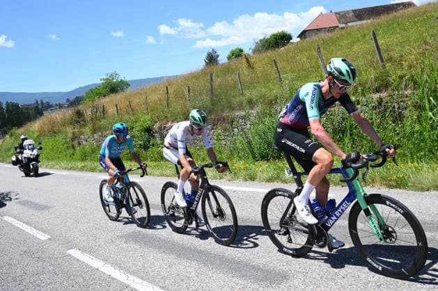 Tour Auvergne - Rhone-Alpes 2026 Stage 7 GRAND COLOMBIER, FRANCE - JUNE 13 : injury of Seixas Paul (FRA) of Decathlon CMA CGM Team during stage 7 of the 78th edition of Tour Auvergne - Rhone-Alpes an UCI World Tour 2.UWT cycling road race stage for Men Elite of 133.6 km with start in La Bridoire and finish in Grand Colombier on June 13, 2026 in Grand Colombier, France, 13 06 2026 ( Motordriver Guy De Vuyst - Grand Colombier France  Copyright: xVincentxKalutx
