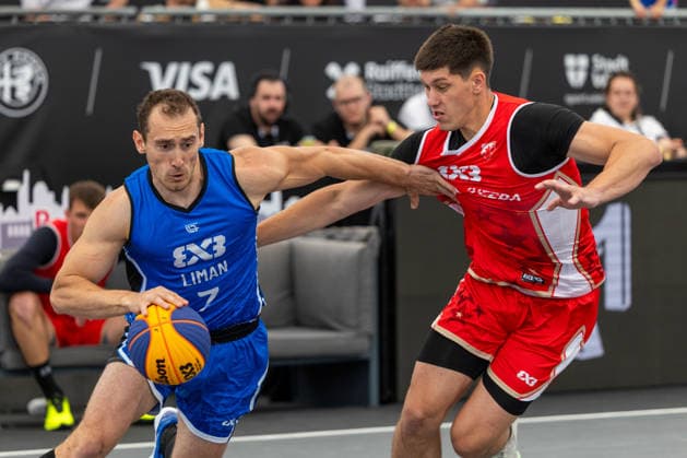 BASKETBALL - FIBA 3x3 World Tour VIENNA,AUSTRIA,13.JUN.26 - BASKETBALL - FIBA 3x3 World Tour. Image shows Stefan Milivojevic (Liman) and Lazar Kova?evic (Crvena Zvezda).  GEPAxpictures xPhilippxBrem