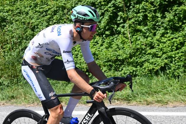 Tour Auvergne - Rhone-Alpes 2026 Stage 7 GRAND COLOMBIER, FRANCE - JUNE 13 : injury of Seixas Paul (FRA) of Decathlon CMA CGM Team during stage 7 of the 78th edition of Tour Auvergne - Rhone-Alpes an UCI World Tour 2.UWT cycling road race stage for Men Elite of 133.6 km with start in La Bridoire and finish in Grand Colombier on June 13, 2026 in Grand Colombier, France, 13 06 2026 ( Motordriver Guy De Vuyst - Grand Colombier France  Copyright: xVincentxKalutx