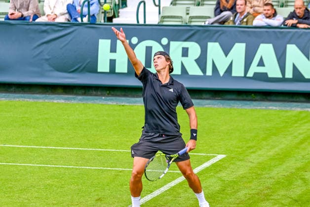 Benito Sanchez Martinez Germany serving TERRA WORTMANN Open 2026, Tennis, ATP 500, Tournament, Qualification, 13 06 2026, TERRA WORTMANN Open 2026, Tennis, ATP 500, Tournament, Qualification, 13 06 2026 Halle Copyright: xEibner-Pressefoto RobertxGertzenx EP_RGN