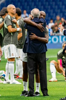 ESP Corazon Classic Match 2026 Real Madrid Leyendasv Inter Legends Makelele and Florentino Perez during Corazon Classic Match 2026 between Real Madrid Leyendas v Inter Legends played at Santiago Bernabeu Stadium, Madrid on June 13, 2026 in Spain Madrid Spain Futbol Copyright: xAlbaxPachecox xAgenciaxLOFx
