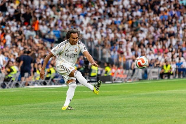 ESP Corazon Classic Match 2026 Real Madrid Leyendasv Inter Legends Christian Karembeu of Real Madrid during Corazon Classic Match 2026 between Real Madrid Leyendas v Inter Legends played at Santiago Bernabeu Stadium, Madrid on June 13, 2026 in Spain Madrid Spain Futbol Copyright: xAlbaxPachecox xAgenciaxLOFx