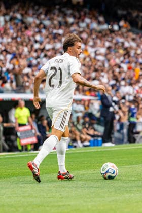 ESP Corazon Classic Match 2026 Real Madrid Leyendasv Inter Legends Pedro Leon of Real Madrid Leyendas during Corazon Classic Match 2026 between Real Madrid Leyendas v Inter Legends played at Santiago Bernabeu Stadium, Madrid on June 13, 2026 in Spain Madrid Spain Futbol Copyright: xAlbaxPachecox xAgenciaxLOFx